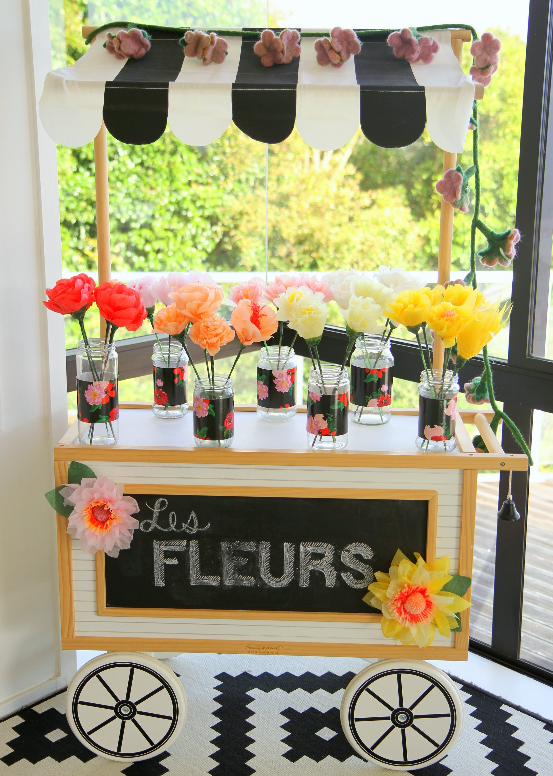 kid's birthday party paper flower bar